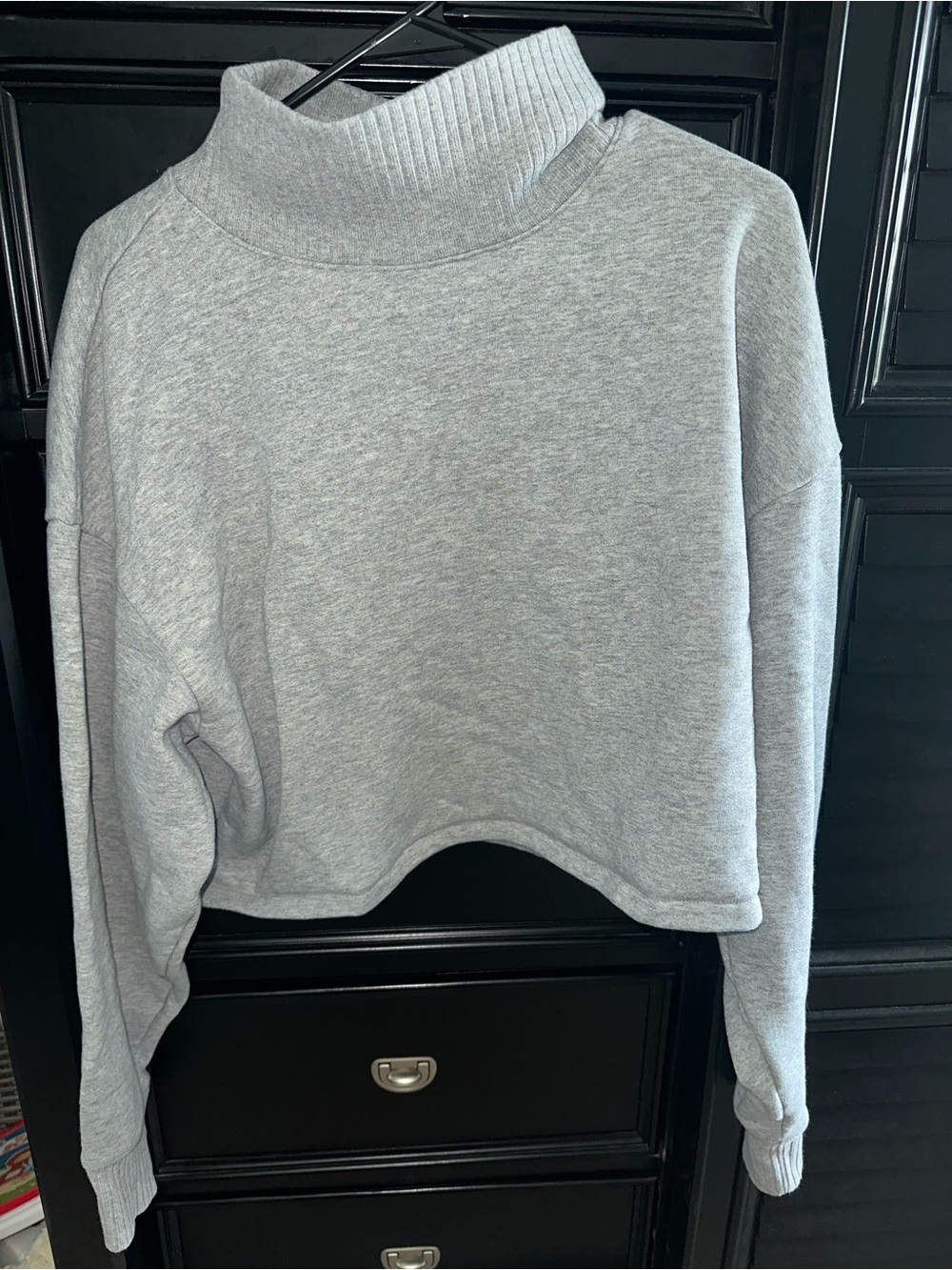 ALO Yoga Light Grey Cropped Turtleneck Sweater